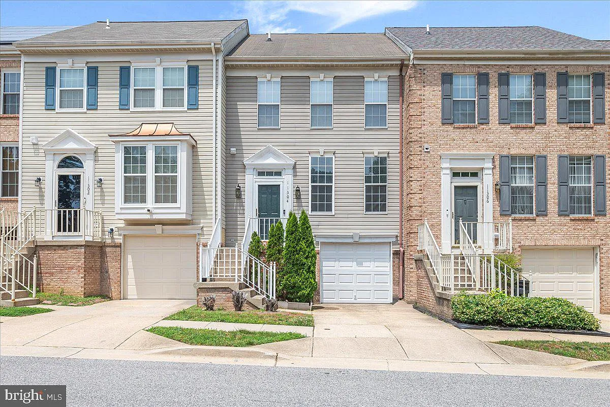 3 bed, 2.5 bath, 1360 sqft, $3,100 — Photo 1