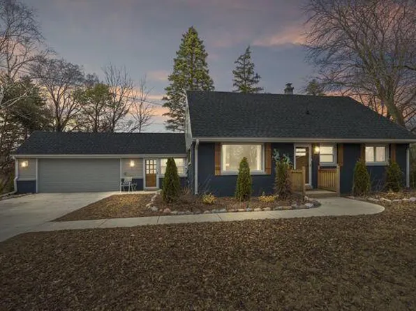 9504 West Hope AVENUE, Wauwatosa, WI 53222