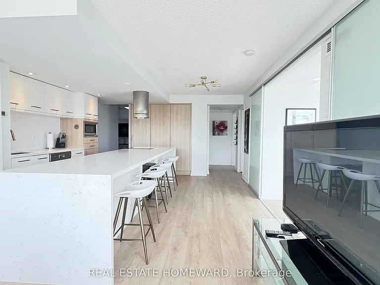38 Dan Leckie Way #1512 — Photo 6