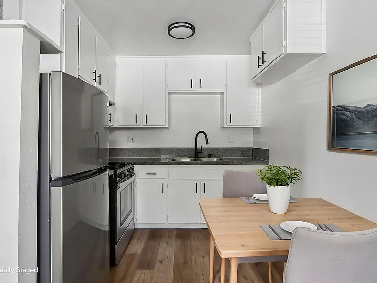 558 N Kenmore Ave #204 — Photo 5