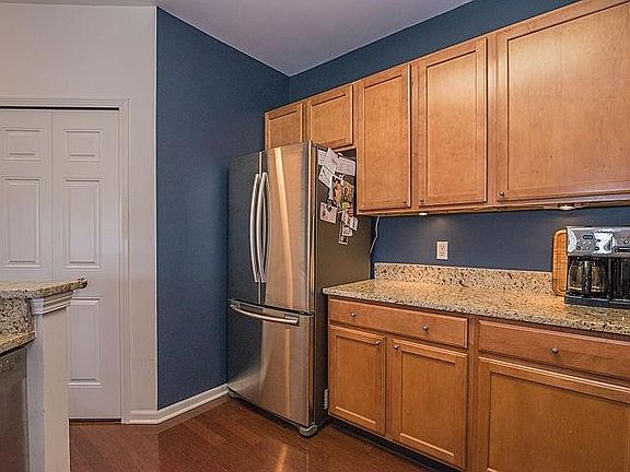 5th image of 827 E Summerfield Glen Cir