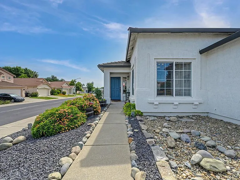201 Stavros Ct — Photo 16
