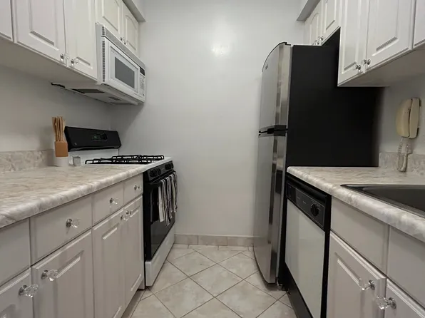 100 West 57th Street image 12 of 13