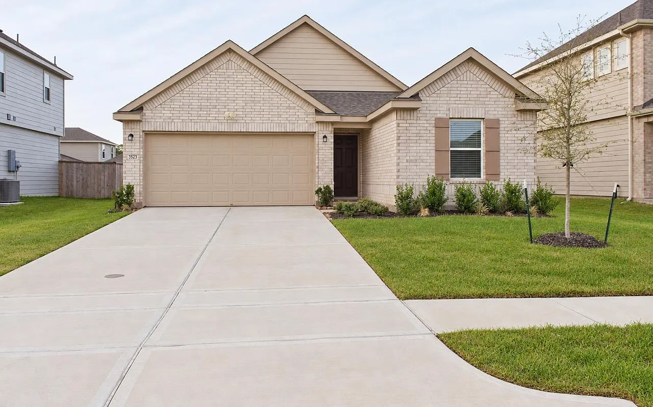 3 bed, 1584 sqft, $2,100 — Photo 1