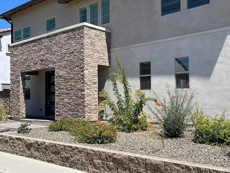 2382 W Gloria Ln — Photo 2