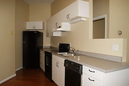 3rd image of 411 Clark St APT 7