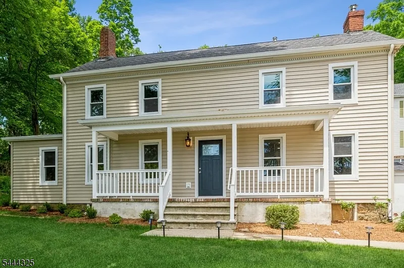 4 bed, 2.5 bath, $4,000 — Photo 2