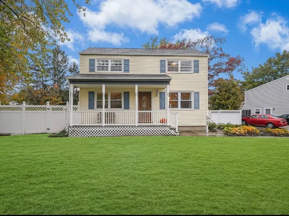 (undisclosed Address), Centereach, NY 11720