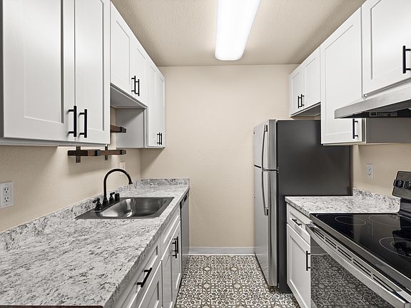 Explore Los Altos Apartments