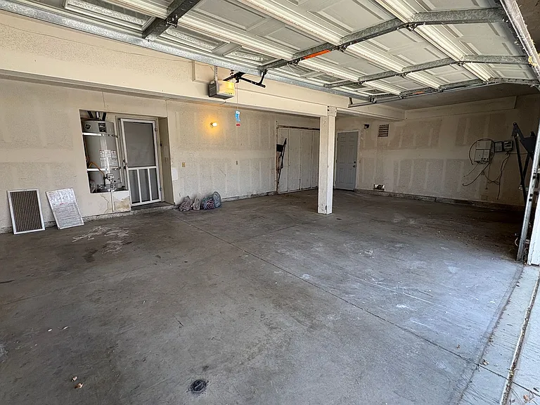 14333 La Crescenta Ave — Photo 9