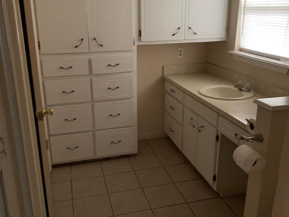 1st image of 600 N Crownpoint Dr