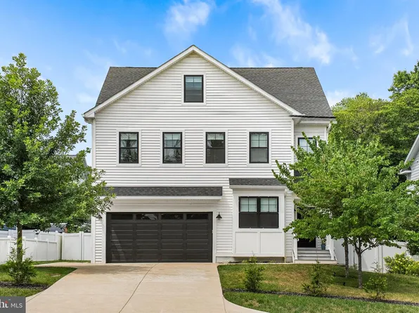 8006 Fort Hunt Rd, Alexandria, VA 22308