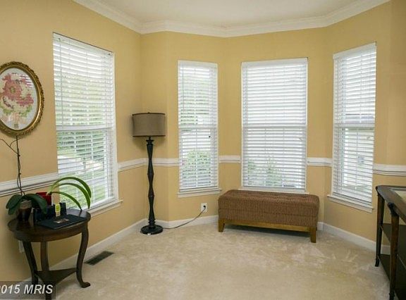 4th image of 962 Riverdale Cir