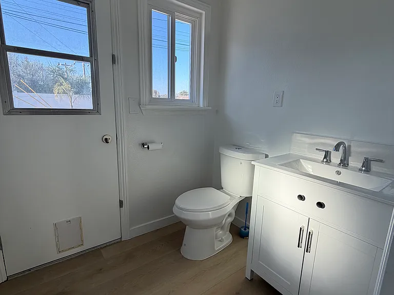 417 W Columbia Rd — Photo 8