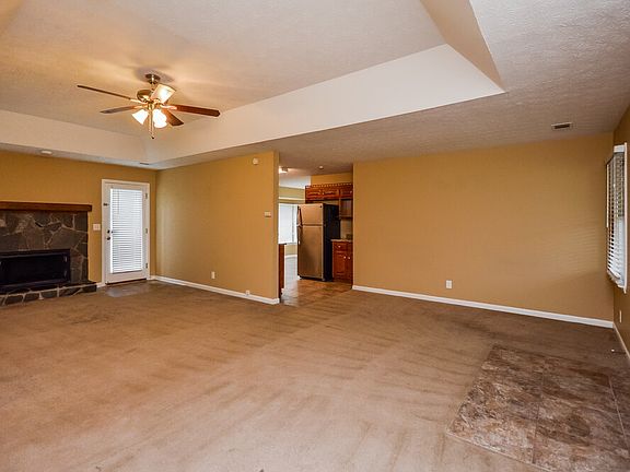 5th image of 75 Beaver Ct