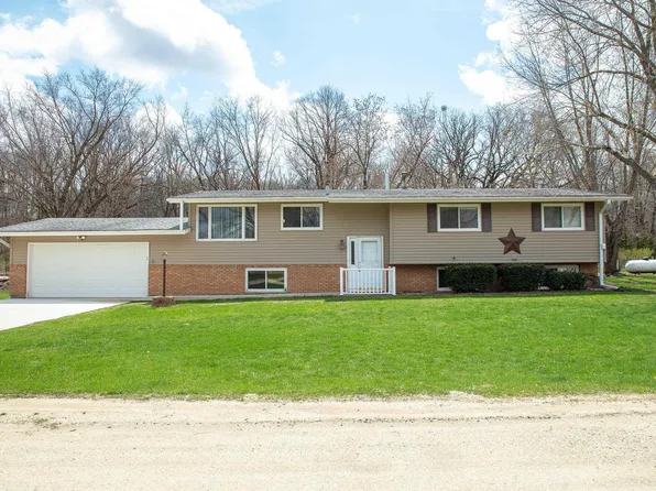 1002 201st St, Ionia, IA 50645