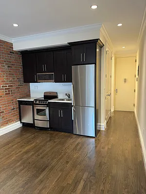 Rented by Avenues Real Estate | media 13