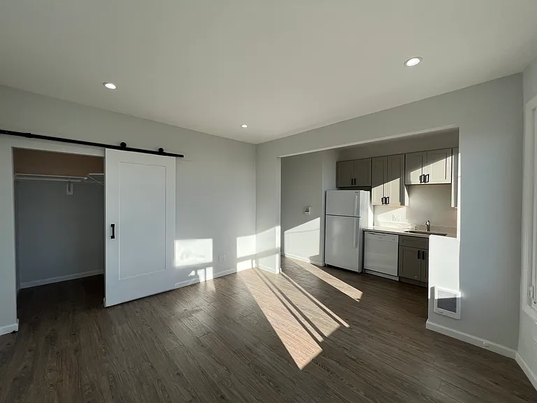 1711 Leavenworth St #12 — Photo 3