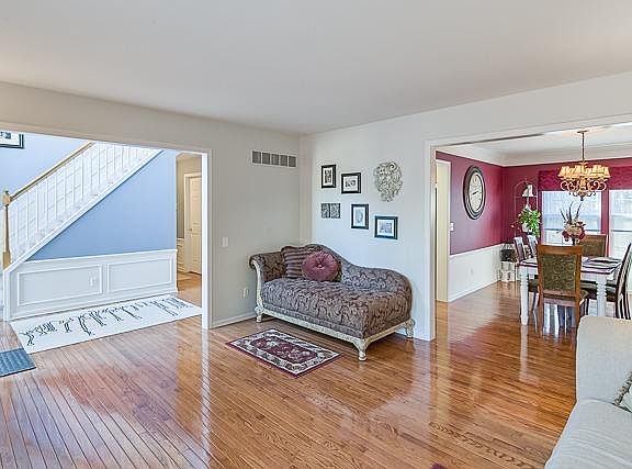 4th image of 8271 Thornhill Dr
