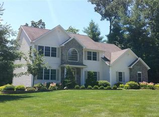 1 Rockledge Ct, Ballston Lake, NY 12019