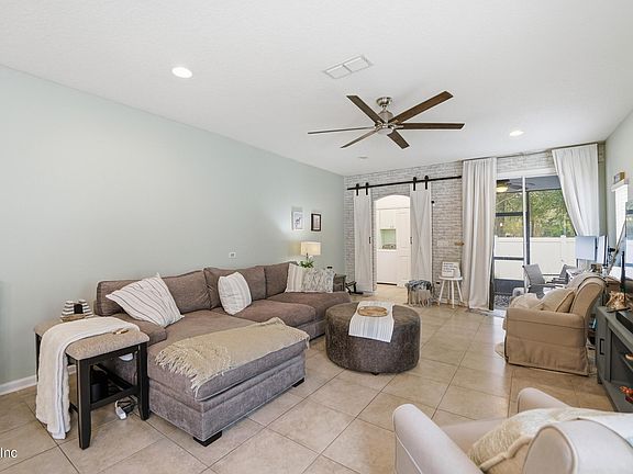 3rd image of 3545 HAWTHORN Way