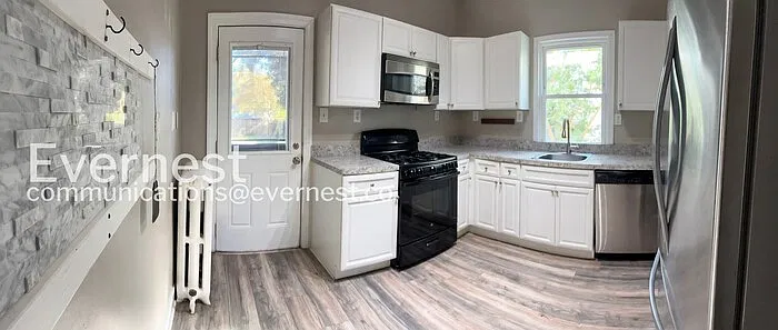 4 bed, 2.0 bath, 1560 sqft, $2,345 — Photo 3
