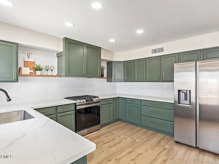 1018 W Kings Ave — Photo 9