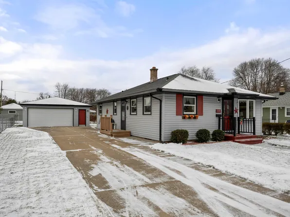 738 London St, Menasha, WI 54952