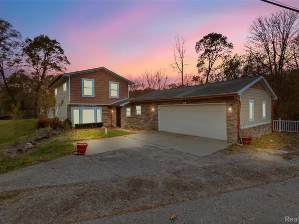 2060 Dunwoodie St, Ortonville, MI 48462