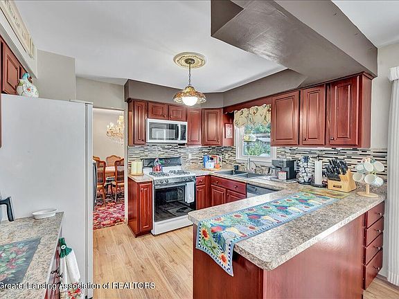 3rd image of 5364 Dearing Dr