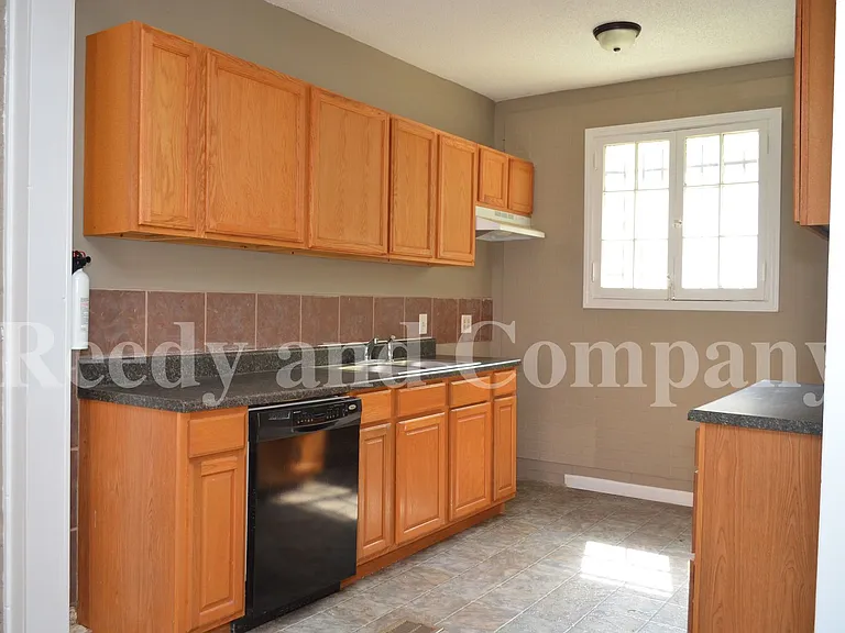 First Month Free; Adorable Duplex In Crosstown Area! — Photo 14