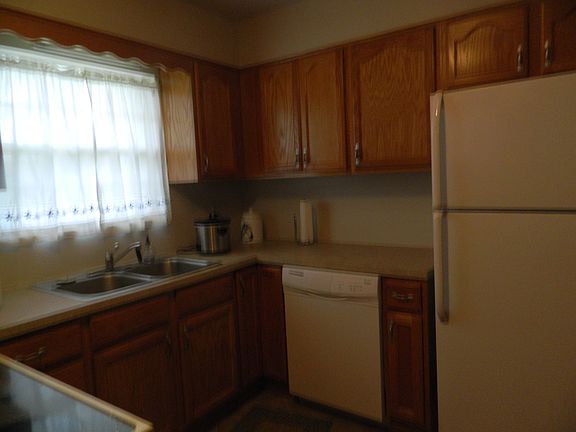 5th image of 315 Crest Dr.