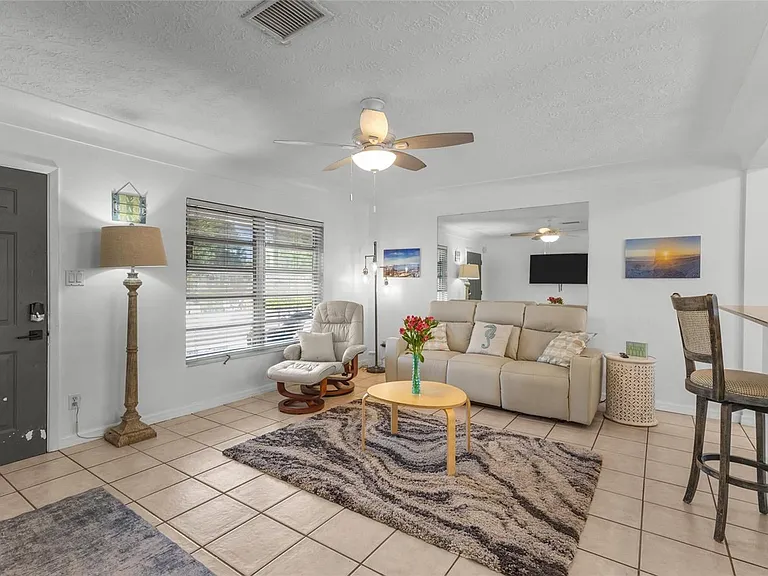 2082 Orchid St — Photo 3