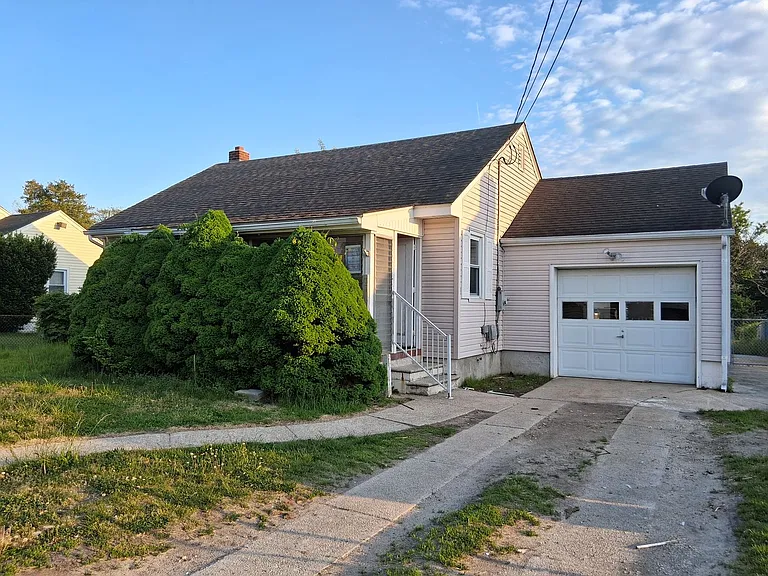 51 Cedarcrest Ave — Photo 2