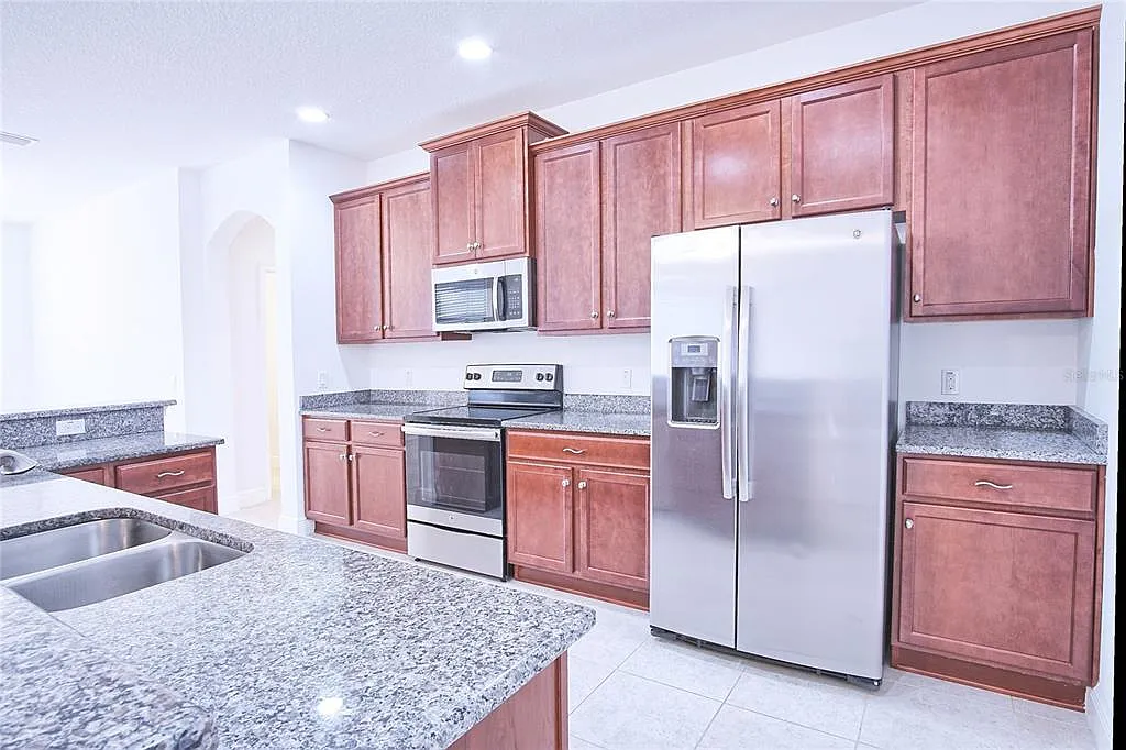 3 bed, 3.0 bath, 2229 sqft, $2,695 — Photo 4
