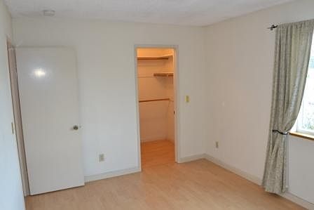 3rd image of 58 Castlecrest Dr