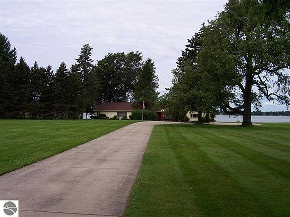 3rd image of 1012 Sunnyside Dr