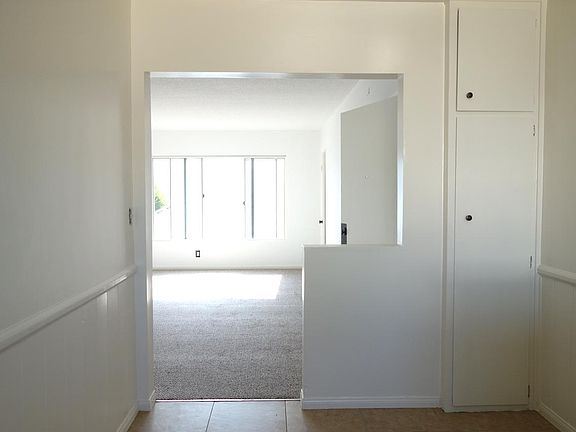 5th image of 1228 N Beachwood Dr APT 6