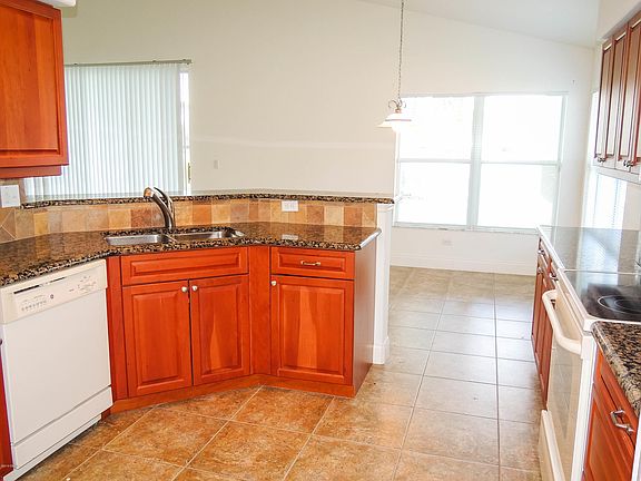 4th image of 5416 Daylily St