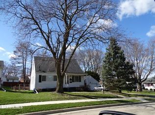 948 Monroe Dr, Freeport, IL 61032