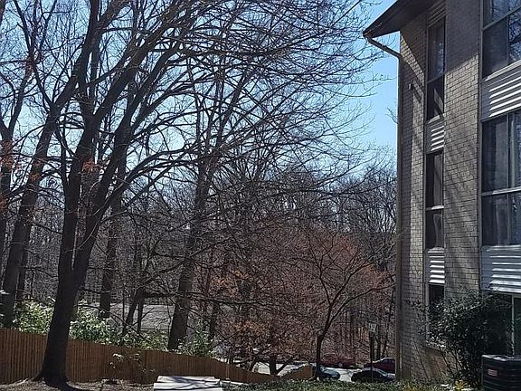 3rd image of 5618 Bloomfield Dr
