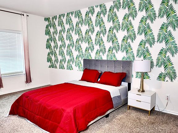 Private Bedroom with Ensuite Bathroom & huge closet with private refrigerator