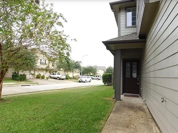 2nd image of 14405 Birch Knoll Ln