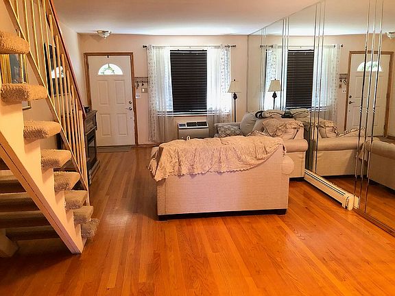 4th image of 667 Tompkins Ave #1