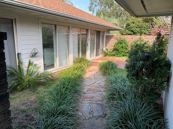 5th image of 940 Summerlin Falls Ct