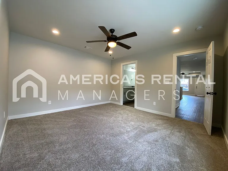 6228 Burbank Crossing Loop — Photo 17