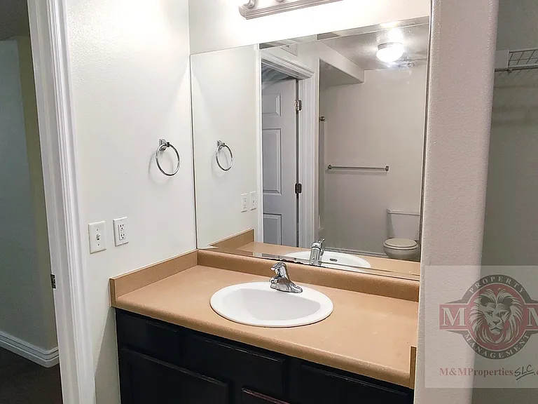 104 E Resaca Dr #E2 — Photo 12
