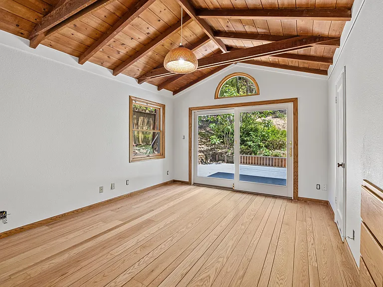 16 Rheem Blvd — Photo 3