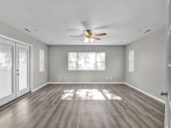 5th image of 1005 Live Oak Ct
