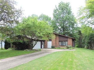 25839 Tallwood Dr, North Olmsted, OH